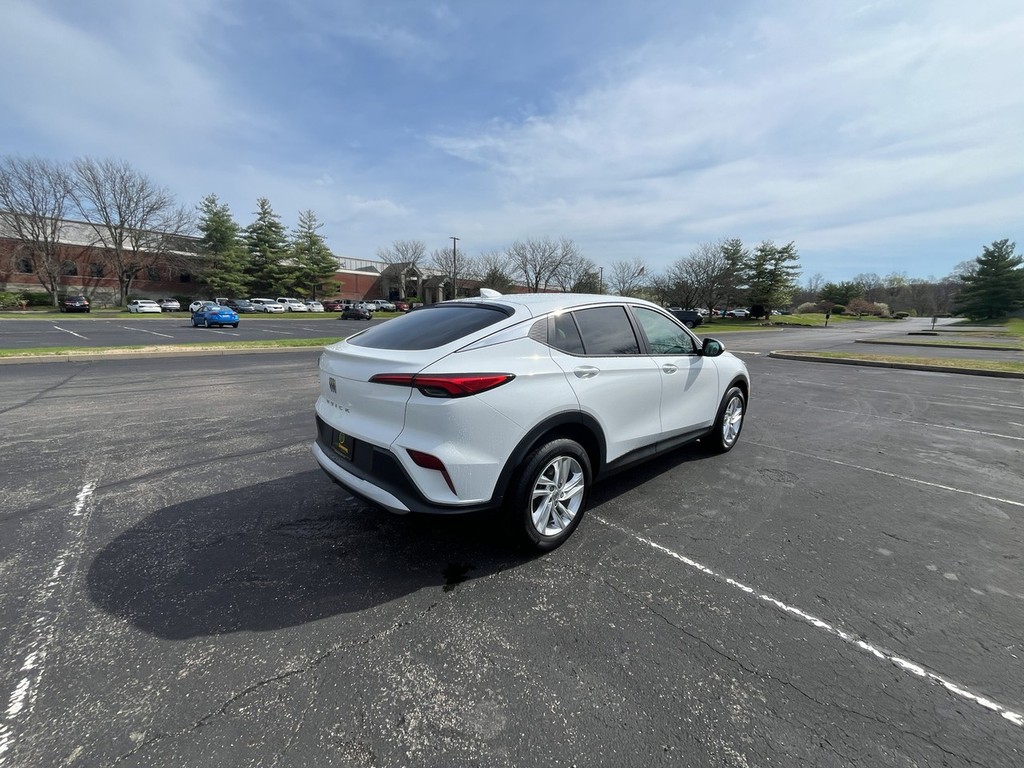 Buick ENVISTA Vehicle Full-screen Gallery Image 06