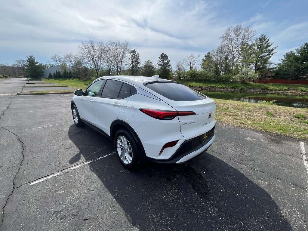 Buick ENVISTA Vehicle Full-screen Gallery Image 08