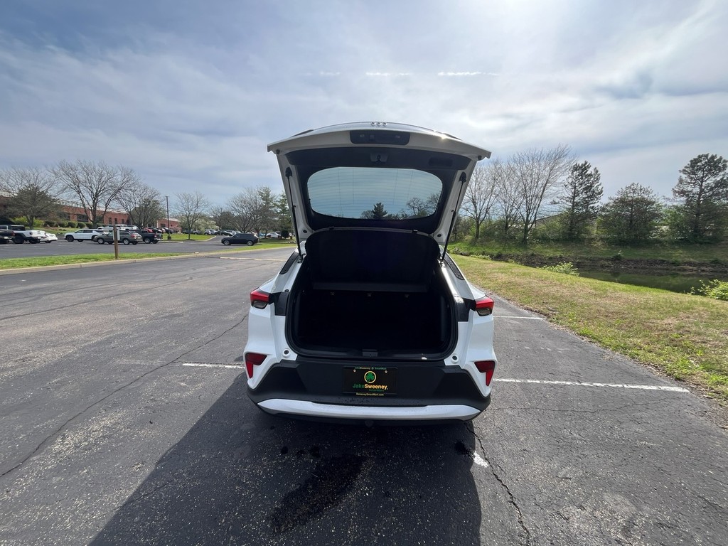 Buick ENVISTA Vehicle Full-screen Gallery Image 10