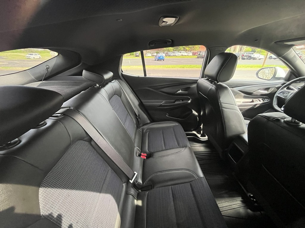 Buick ENVISTA Vehicle Full-screen Gallery Image 11