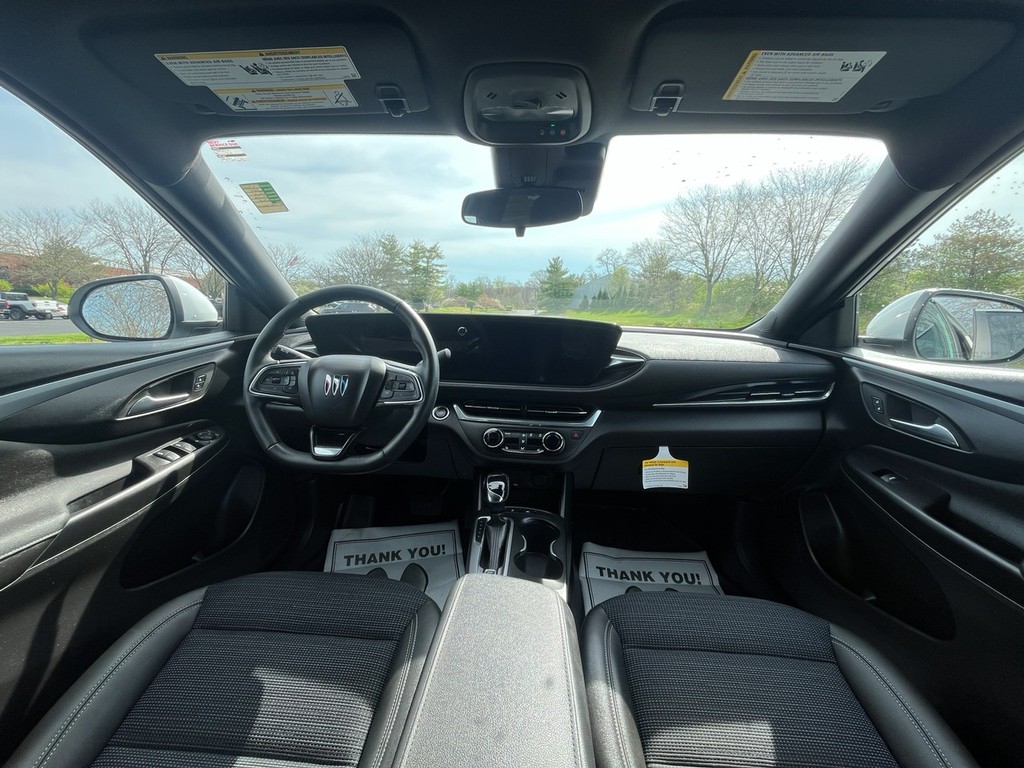 Buick ENVISTA Vehicle Full-screen Gallery Image 13