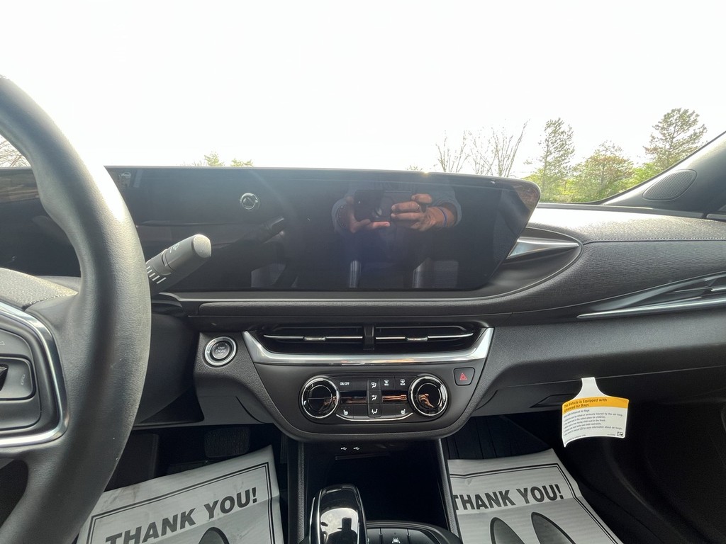 Buick ENVISTA Vehicle Full-screen Gallery Image 15