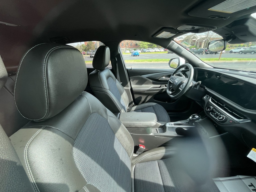 Buick ENVISTA Vehicle Full-screen Gallery Image 18