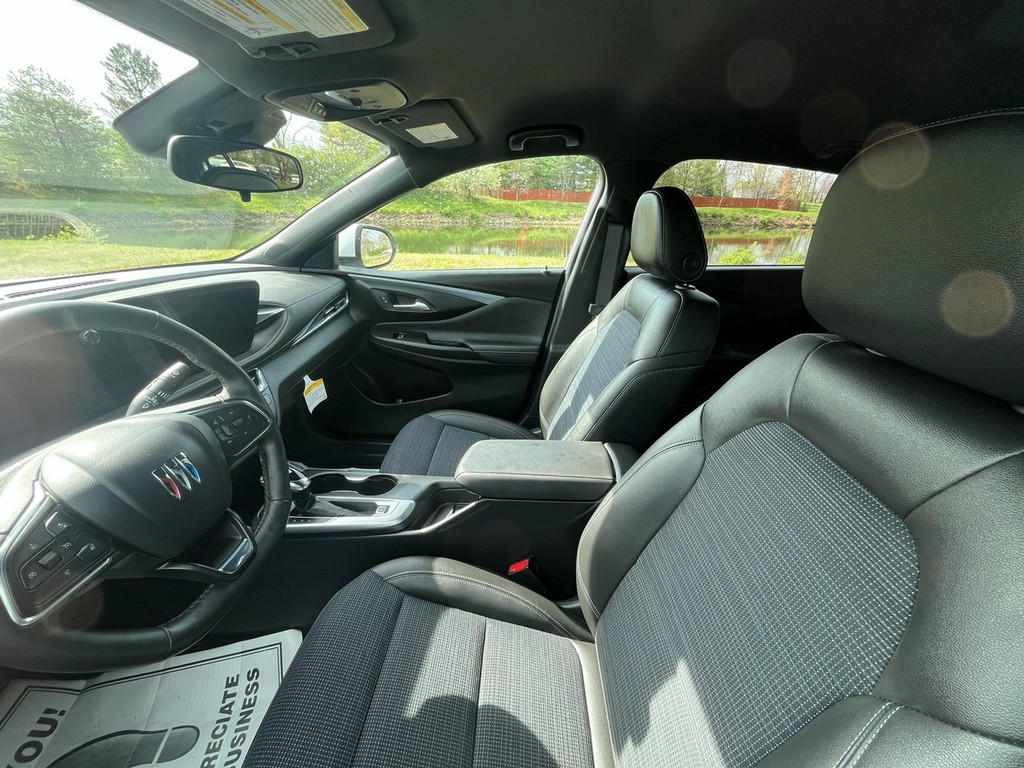 Buick ENVISTA Vehicle Full-screen Gallery Image 19