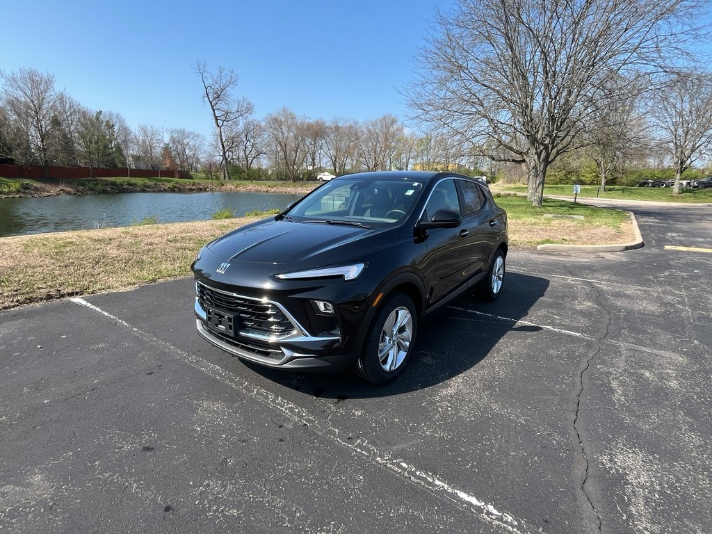 Buick Encore GX Vehicle Full-screen Gallery Image 02