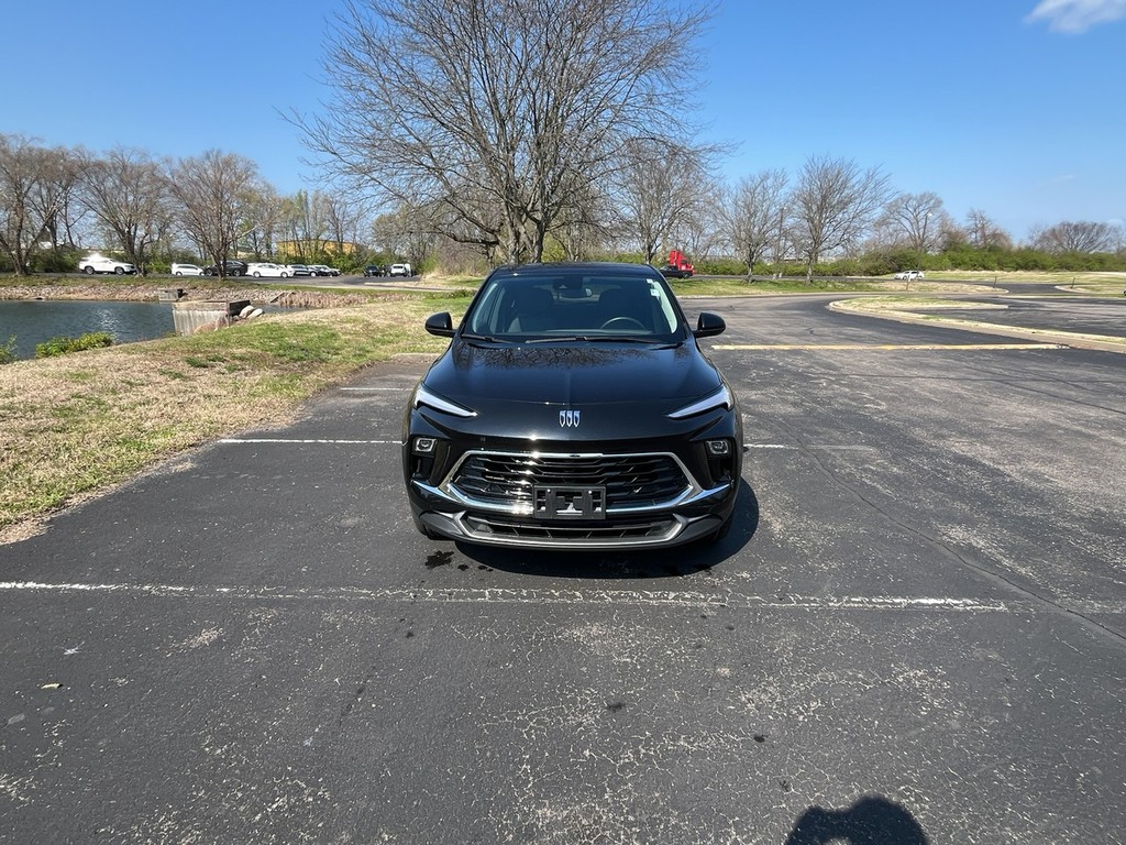 Buick Encore GX Vehicle Full-screen Gallery Image 03