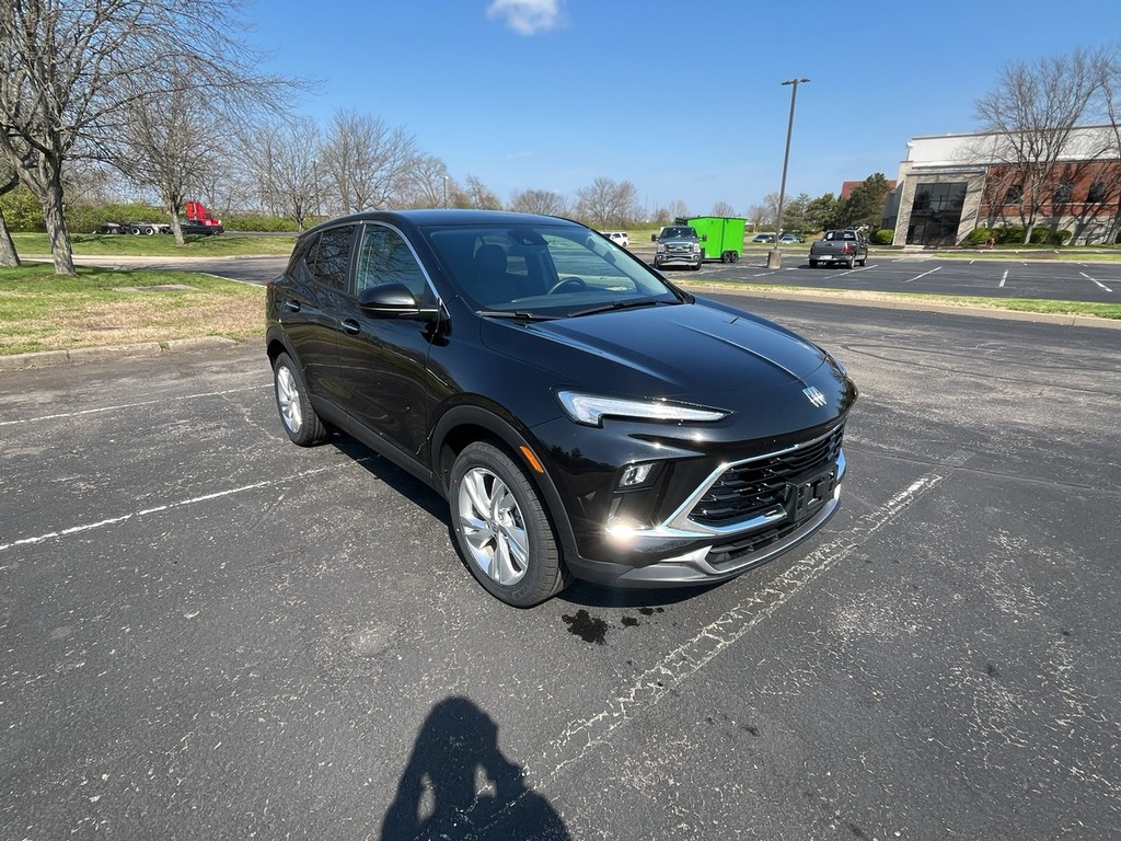 Buick Encore GX Vehicle Full-screen Gallery Image 04