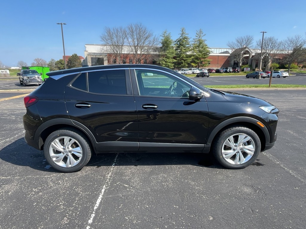 Buick Encore GX Vehicle Full-screen Gallery Image 05