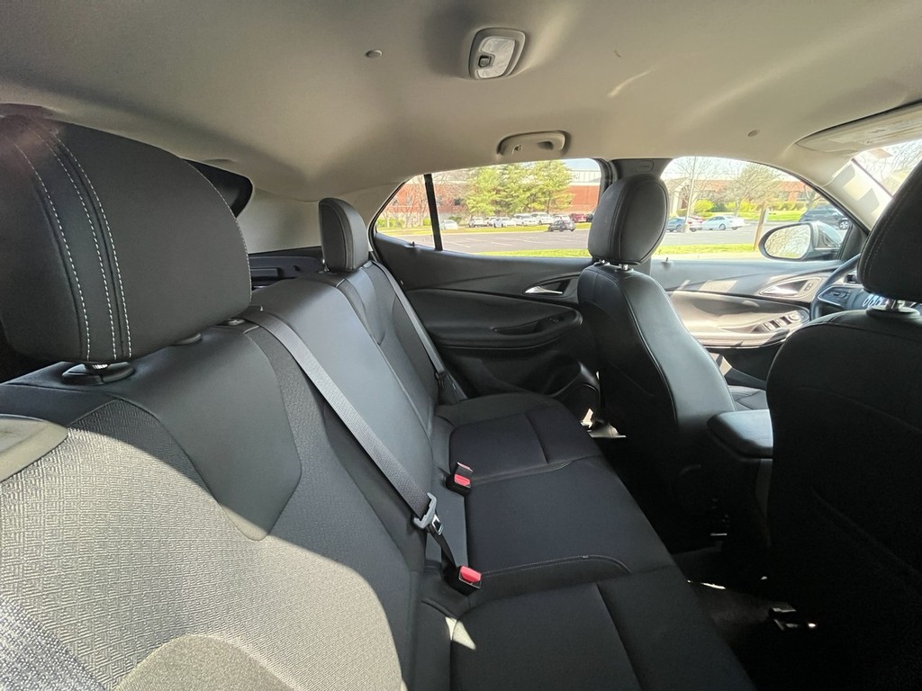 Buick Encore GX Vehicle Full-screen Gallery Image 11