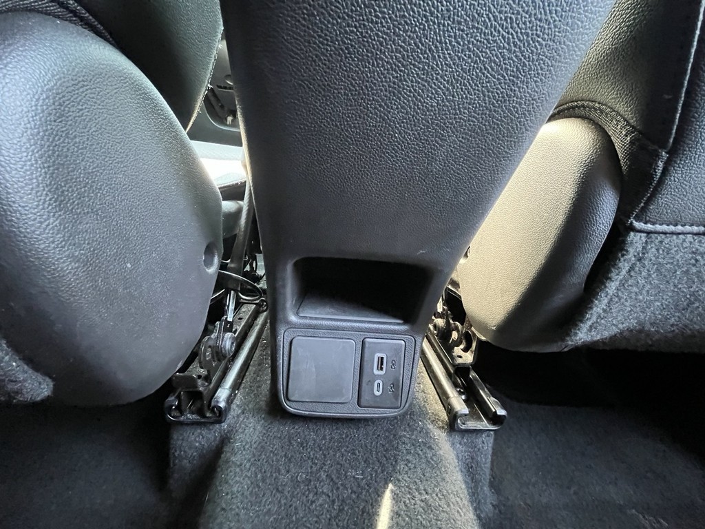 Buick Encore GX Vehicle Full-screen Gallery Image 12