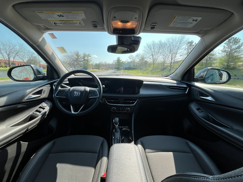 Buick Encore GX Vehicle Full-screen Gallery Image 13