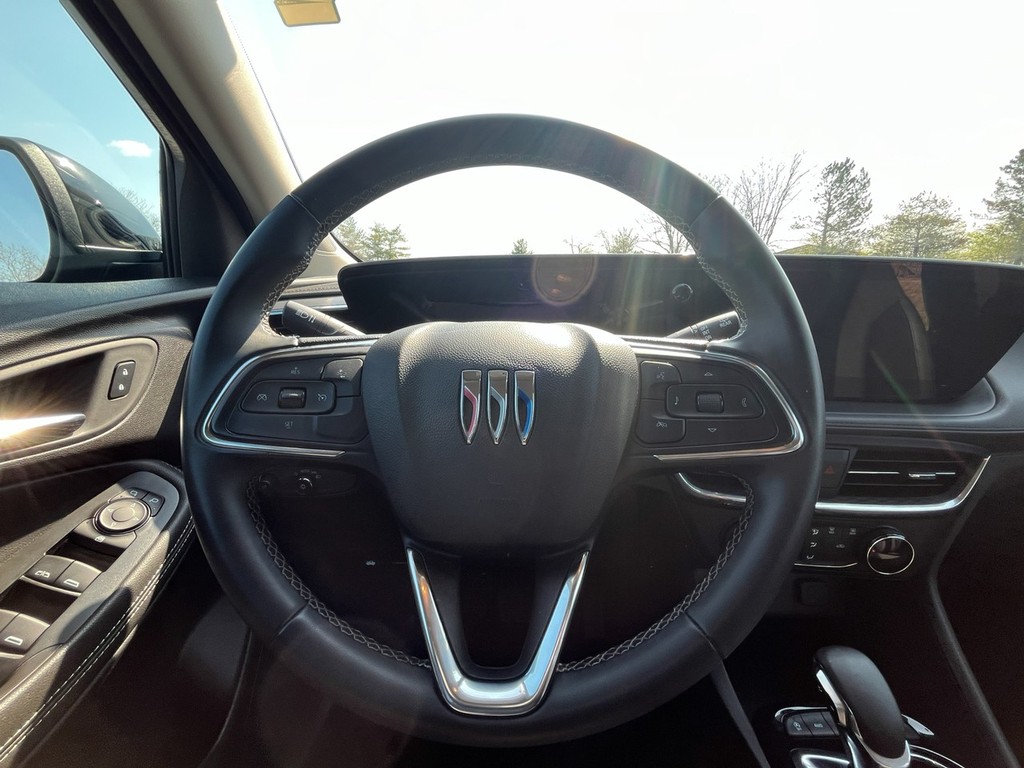 Buick Encore GX Vehicle Full-screen Gallery Image 14