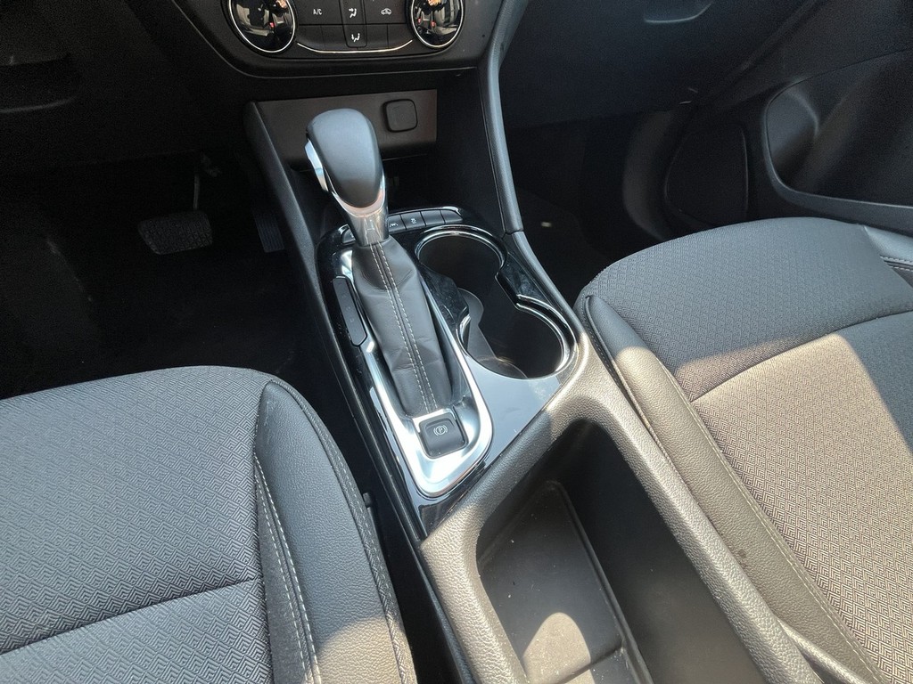 Buick Encore GX Vehicle Full-screen Gallery Image 16