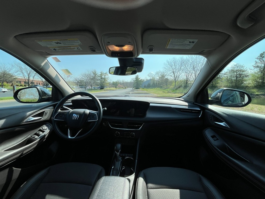 Buick Encore GX Vehicle Full-screen Gallery Image 17