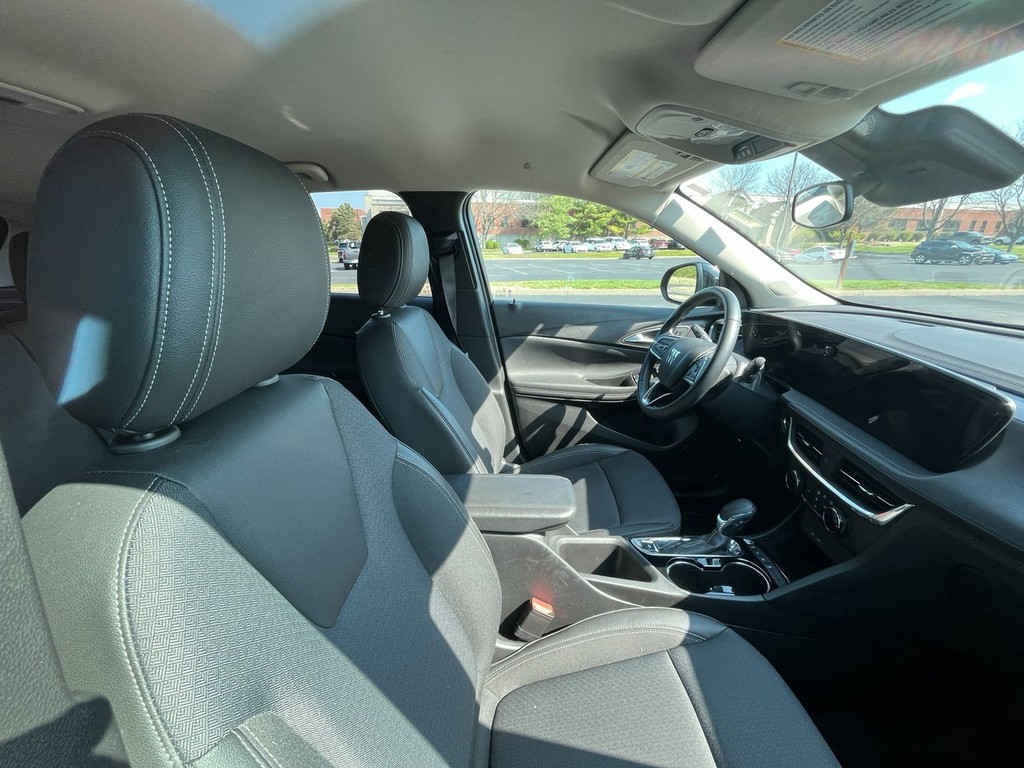 Buick Encore GX Vehicle Full-screen Gallery Image 18