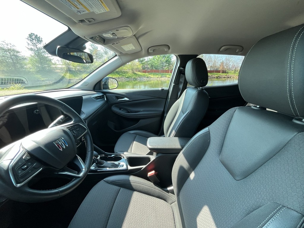 Buick Encore GX Vehicle Full-screen Gallery Image 19