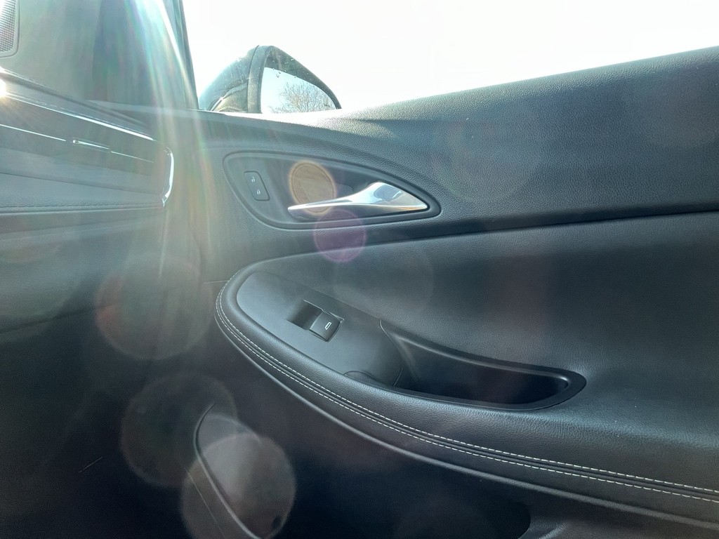 Buick Encore GX Vehicle Full-screen Gallery Image 22