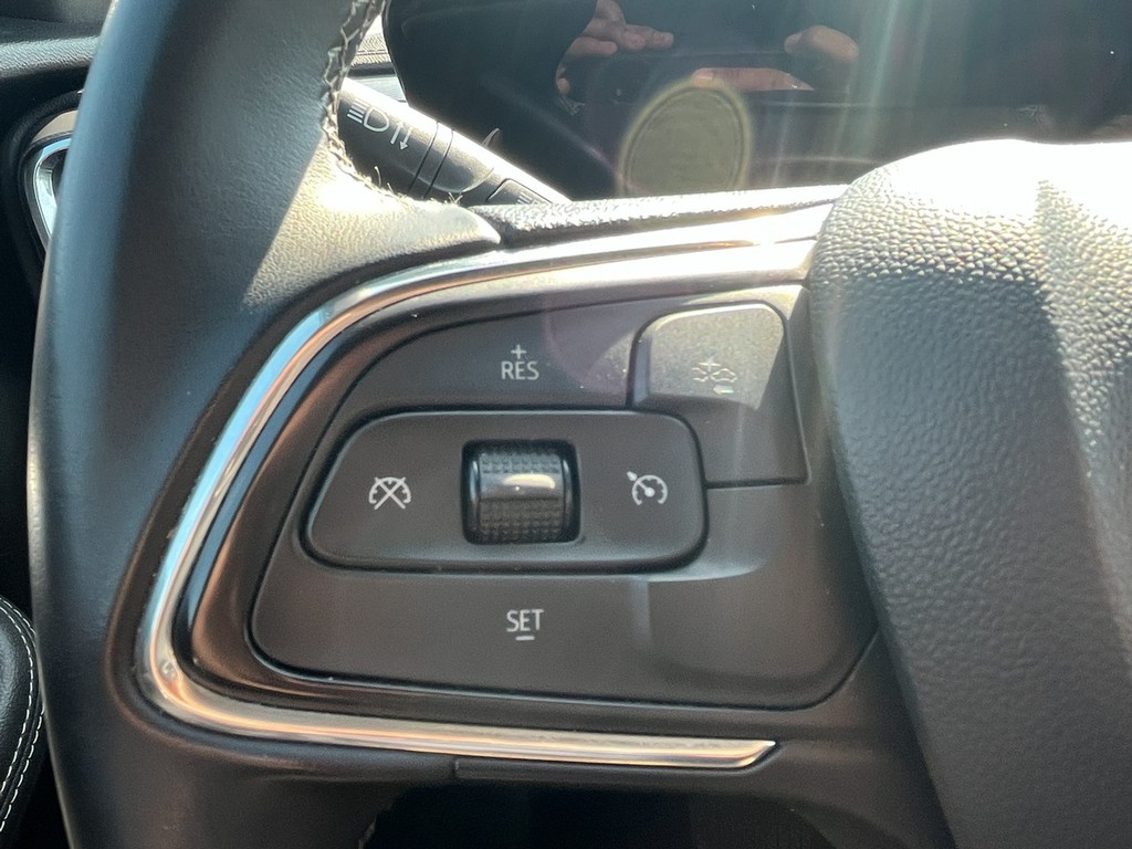 Buick Encore GX Vehicle Full-screen Gallery Image 24