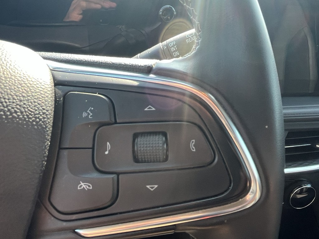 Buick Encore GX Vehicle Full-screen Gallery Image 25