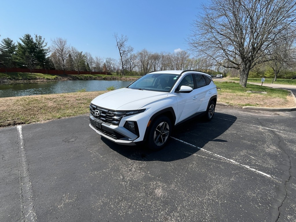 Hyundai Tucson Vehicle Full-screen Gallery Image 02