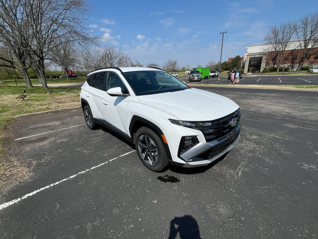 Hyundai Tucson Vehicle Full-screen Gallery Image 04