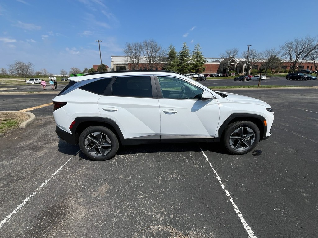 Hyundai Tucson Vehicle Full-screen Gallery Image 05