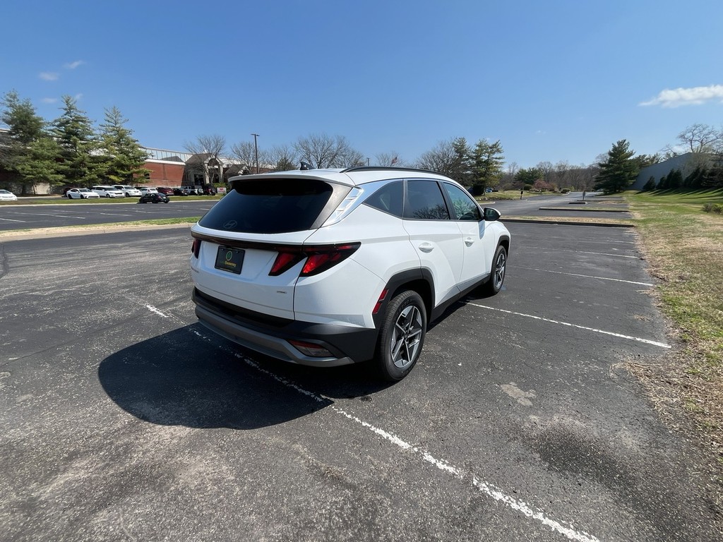 Hyundai Tucson Vehicle Full-screen Gallery Image 06