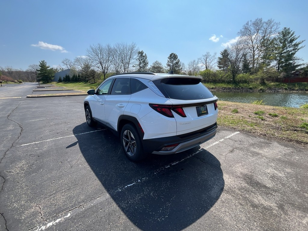 Hyundai Tucson Vehicle Full-screen Gallery Image 08