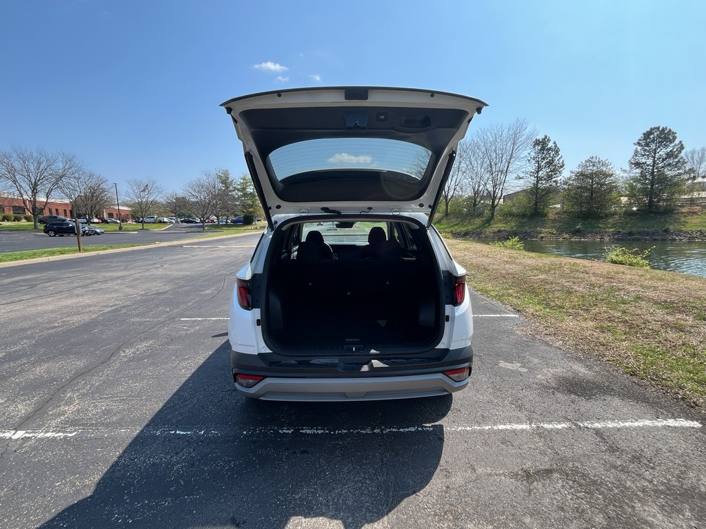 Hyundai Tucson Vehicle Full-screen Gallery Image 10