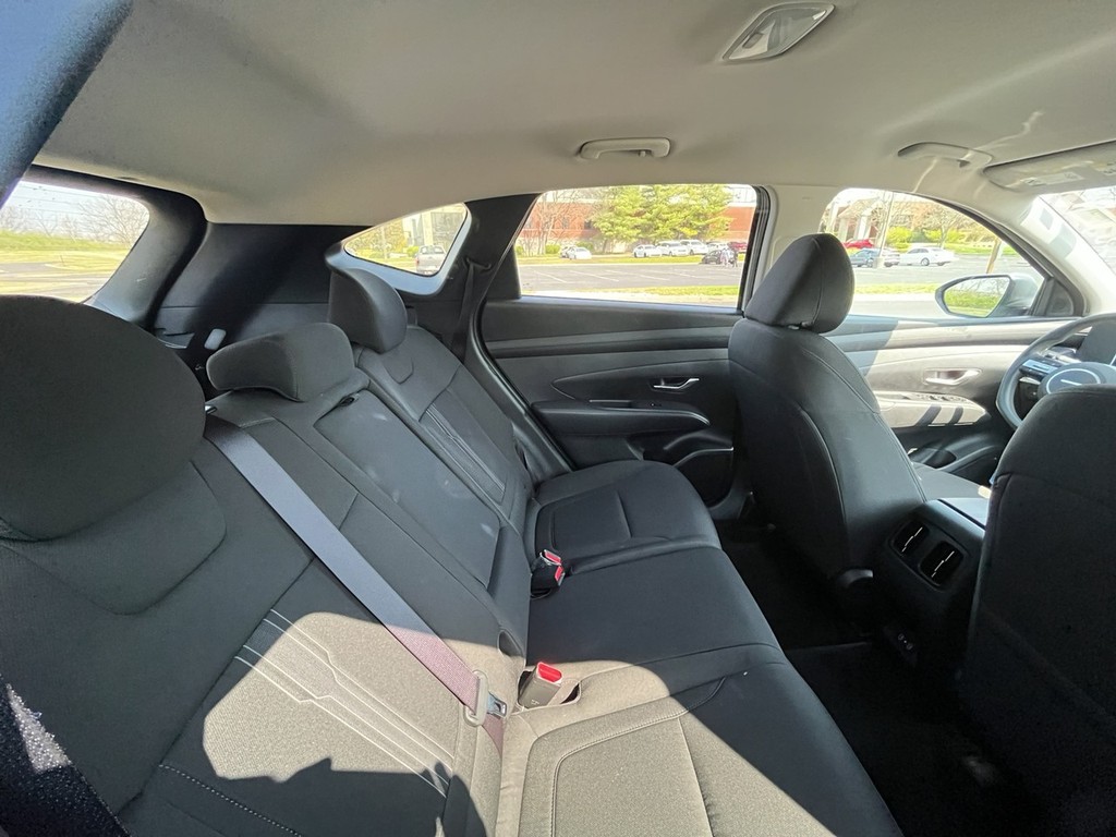 Hyundai Tucson Vehicle Full-screen Gallery Image 11