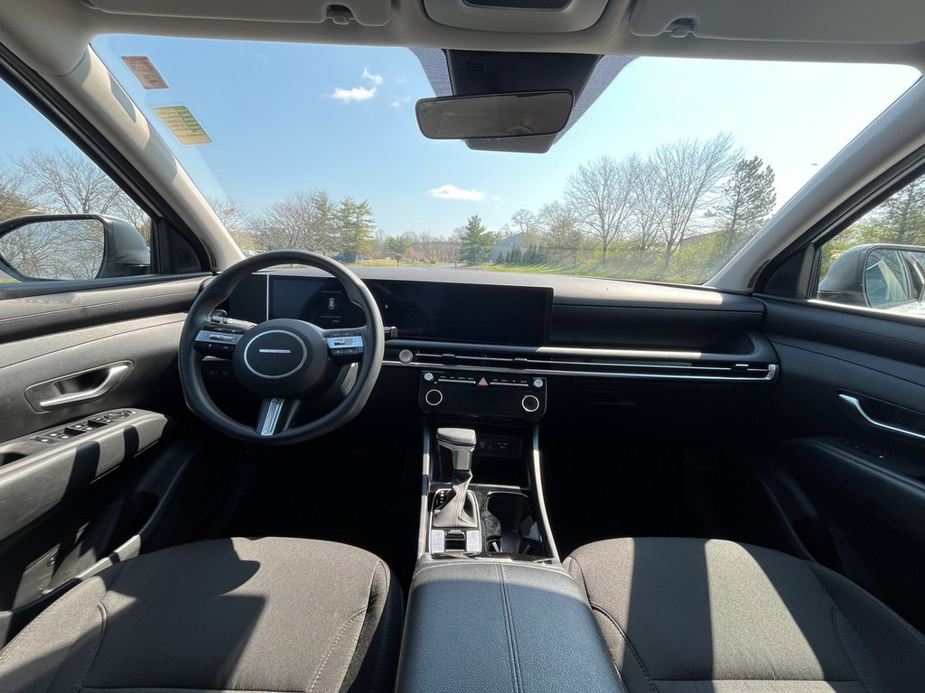 Hyundai Tucson Vehicle Full-screen Gallery Image 13