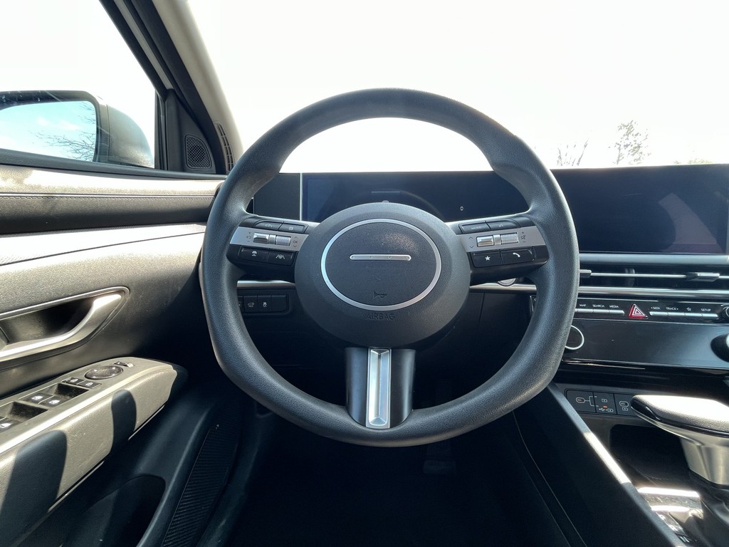 Hyundai Tucson Vehicle Full-screen Gallery Image 14