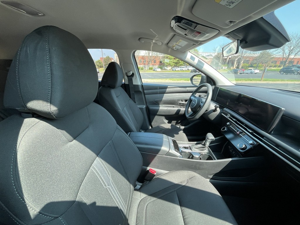 Hyundai Tucson Vehicle Full-screen Gallery Image 18