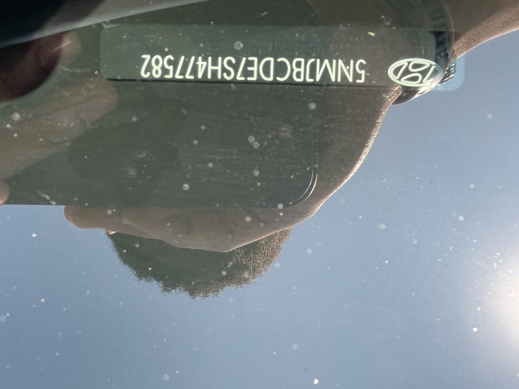 Hyundai Tucson Vehicle Full-screen Gallery Image 23