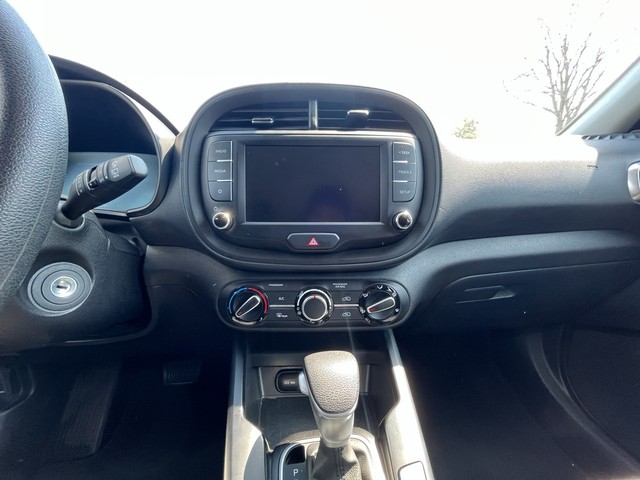 Kia Soul Vehicle Full-screen Gallery Image 16