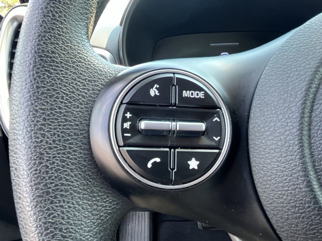 Kia Soul Vehicle Full-screen Gallery Image 25