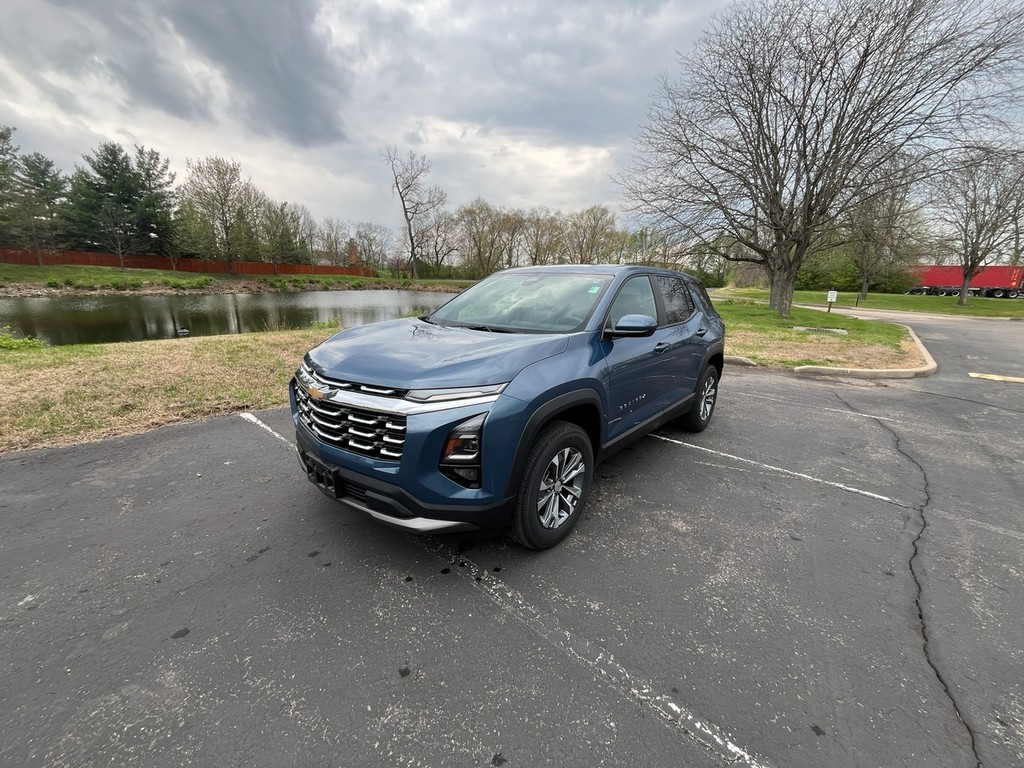 Chevrolet Equinox Vehicle Full-screen Gallery Image 02