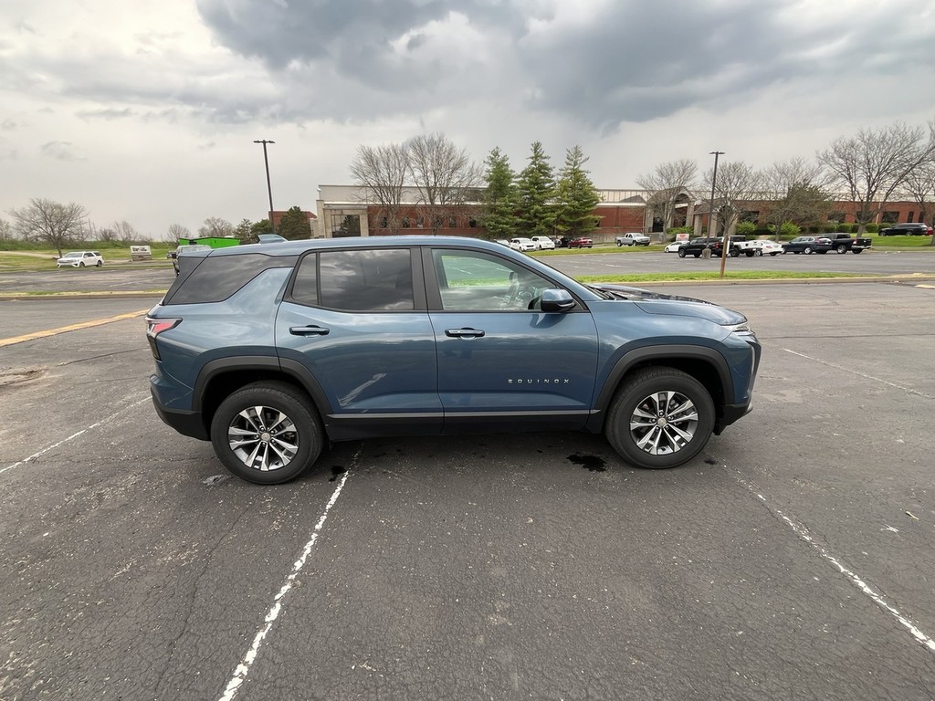 Chevrolet Equinox Vehicle Full-screen Gallery Image 05