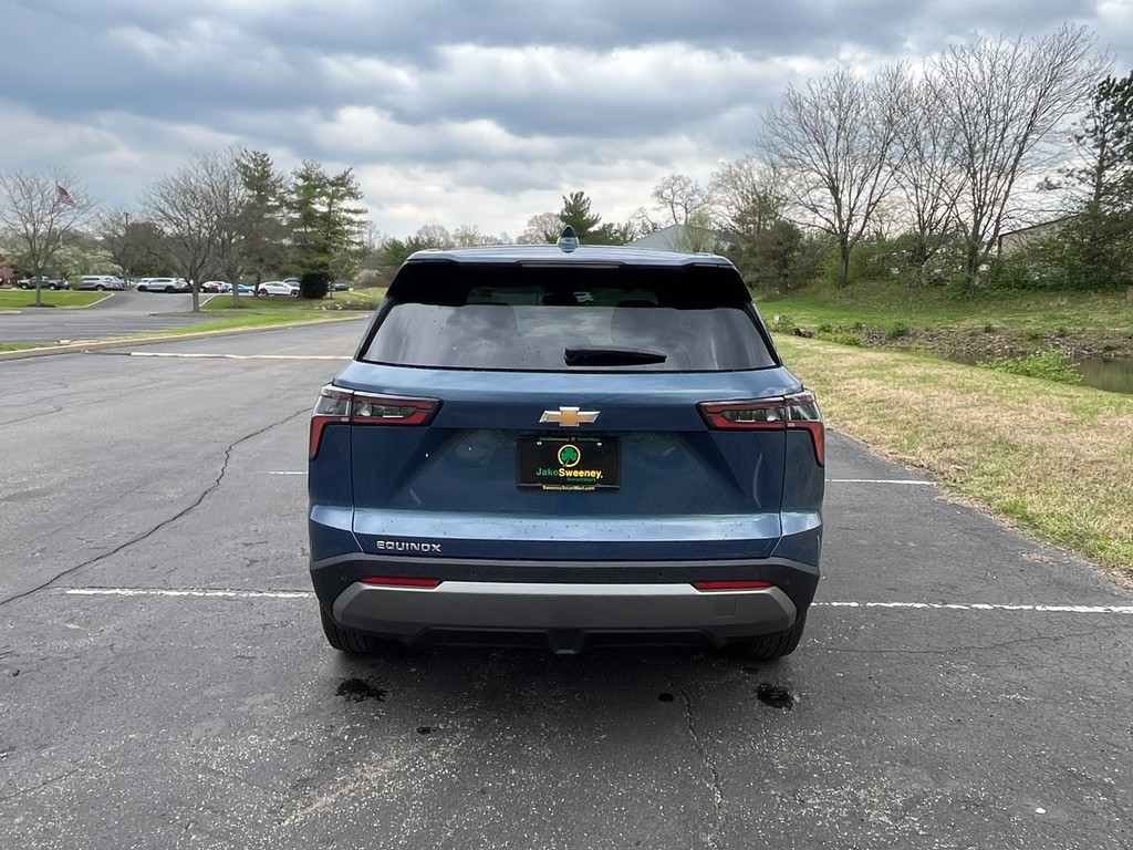 Chevrolet Equinox Vehicle Full-screen Gallery Image 07