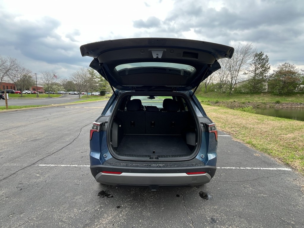 Chevrolet Equinox Vehicle Full-screen Gallery Image 10