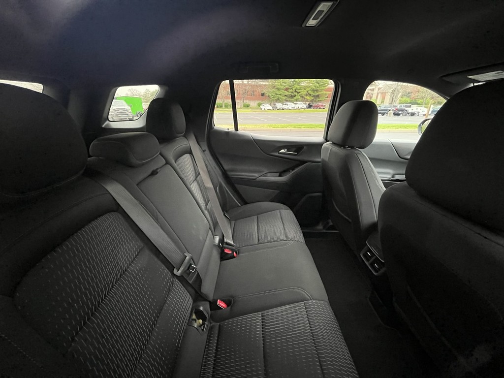 Chevrolet Equinox Vehicle Full-screen Gallery Image 11