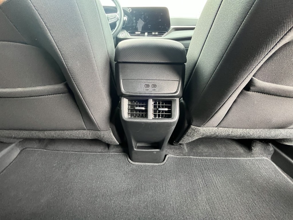 Chevrolet Equinox Vehicle Full-screen Gallery Image 12