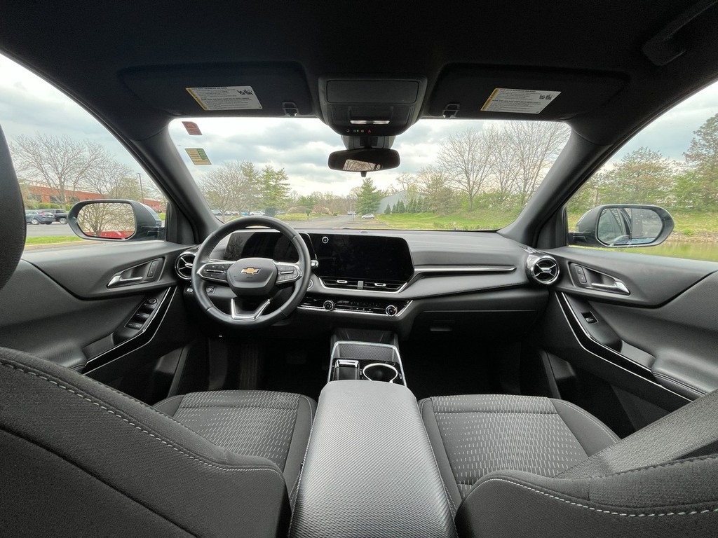 Chevrolet Equinox Vehicle Full-screen Gallery Image 13