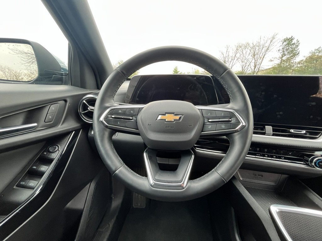 Chevrolet Equinox Vehicle Full-screen Gallery Image 14