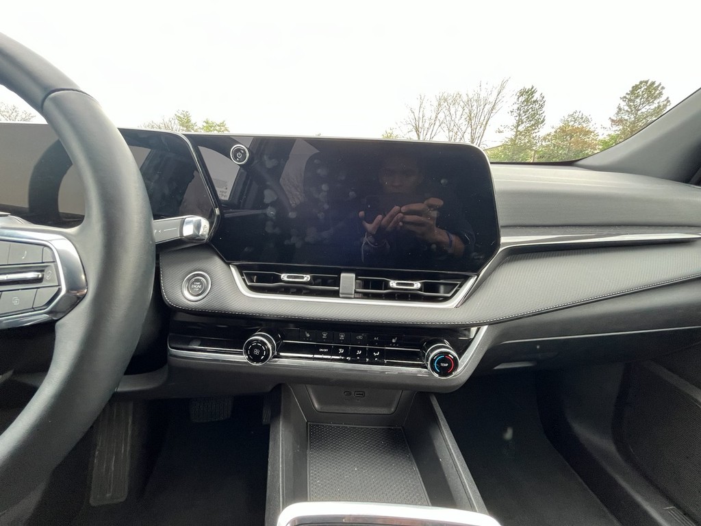 Chevrolet Equinox Vehicle Full-screen Gallery Image 15