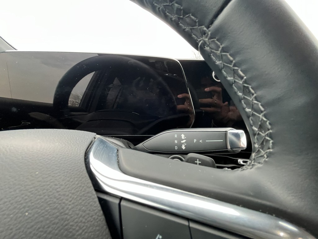 Chevrolet Equinox Vehicle Full-screen Gallery Image 16