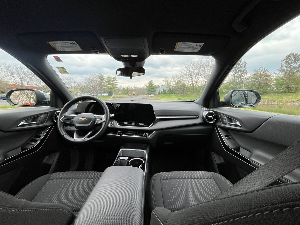 Chevrolet Equinox Vehicle Full-screen Gallery Image 17