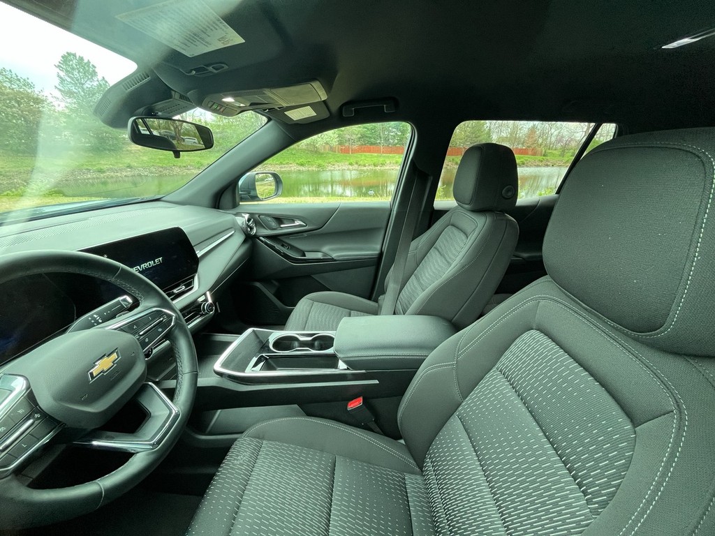 Chevrolet Equinox Vehicle Full-screen Gallery Image 19