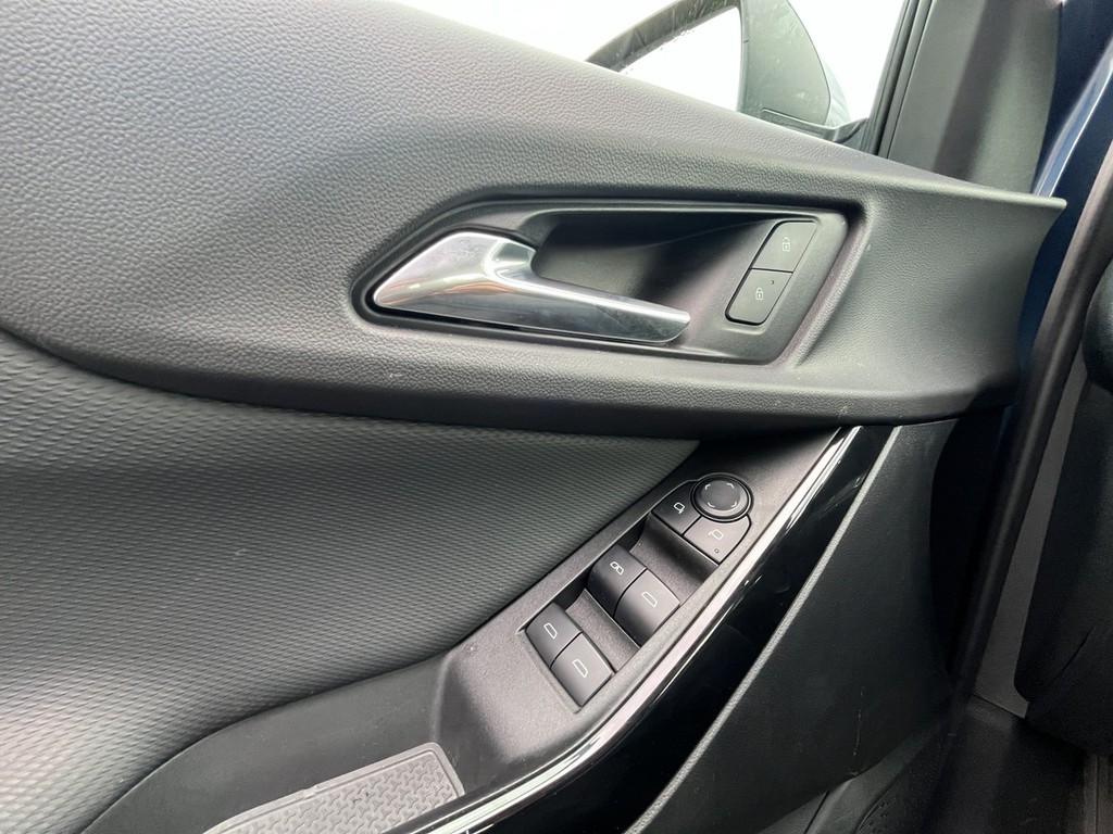 Chevrolet Equinox Vehicle Full-screen Gallery Image 21