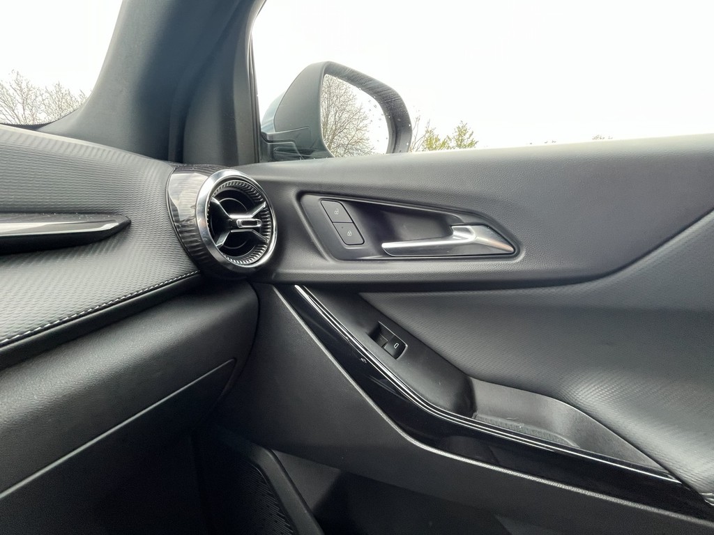 Chevrolet Equinox Vehicle Full-screen Gallery Image 22